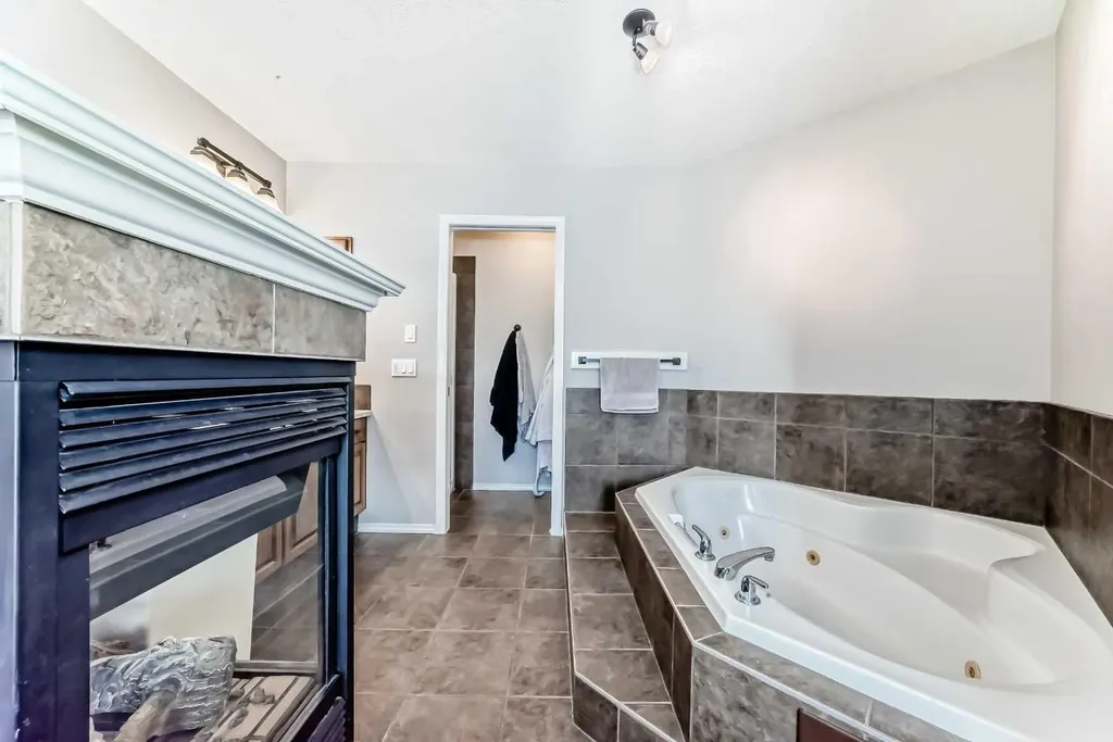 377 Cimarron Boulevard Okotoks AB T1S 2L8