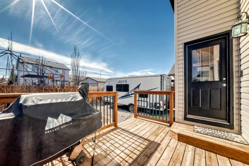 377 Cimarron Boulevard Okotoks AB T1S 2L8