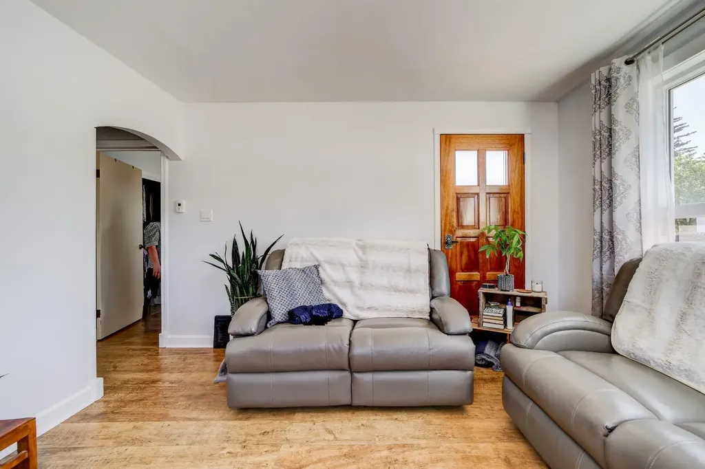 2702 216street Bellevue AB T0K0C0