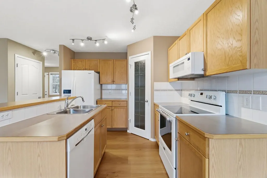 59 Silver Springs Way NW Airdrie AB T4B 2R6