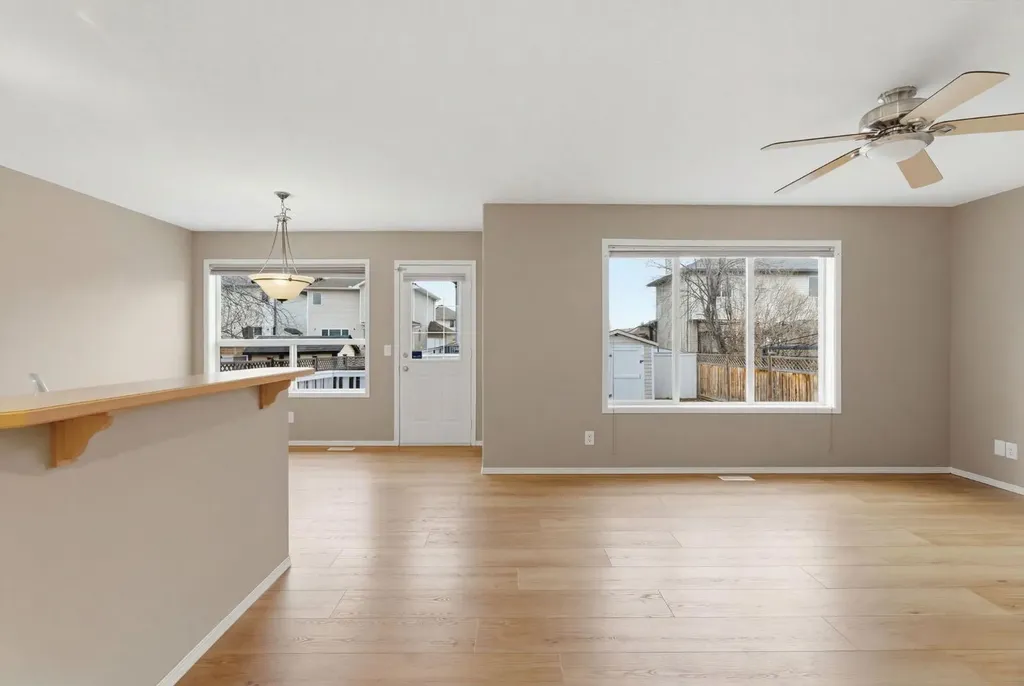 59 Silver Springs Way NW Airdrie AB T4B 2R6