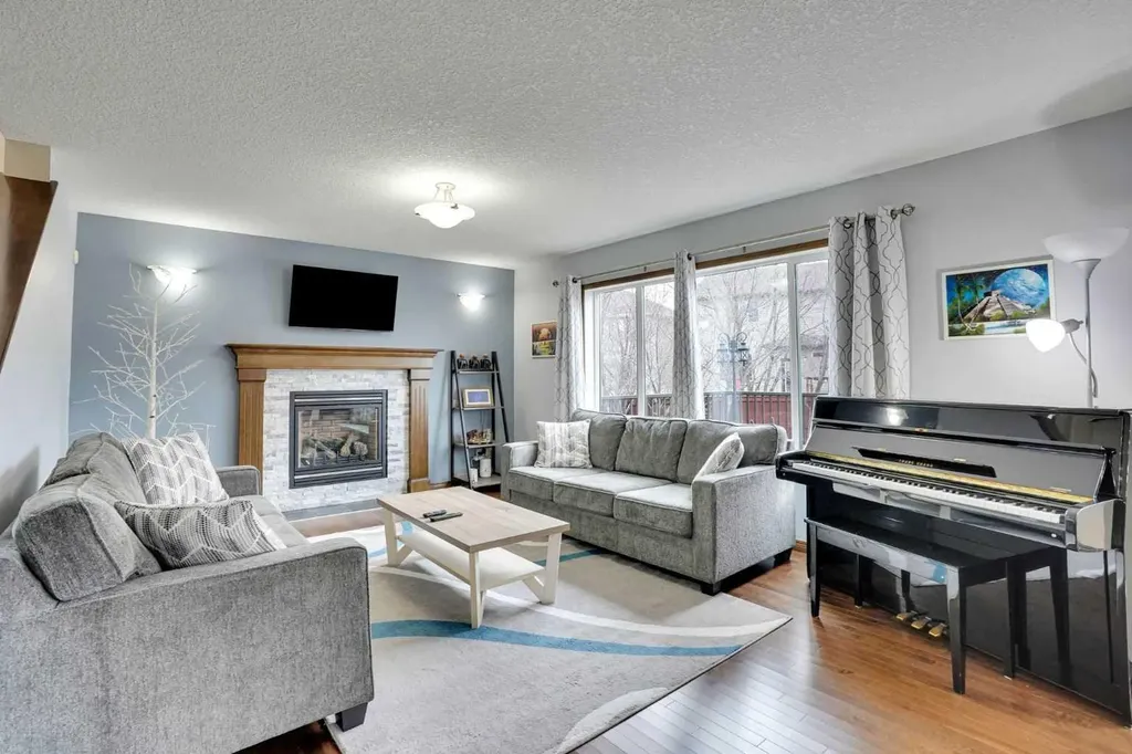 300 Coopers Hill SW Airdrie AB T4B 0S1
