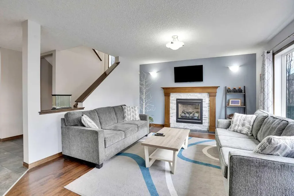 300 Coopers Hill SW Airdrie AB T4B 0S1