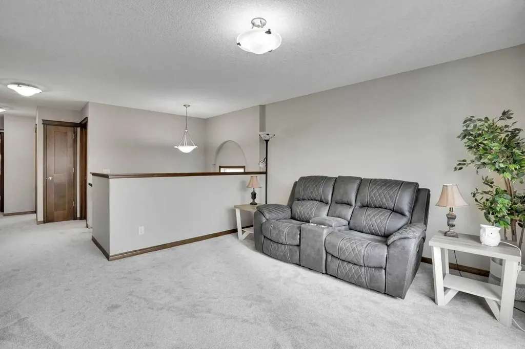 300 Coopers Hill SW Airdrie AB T4B 0S1