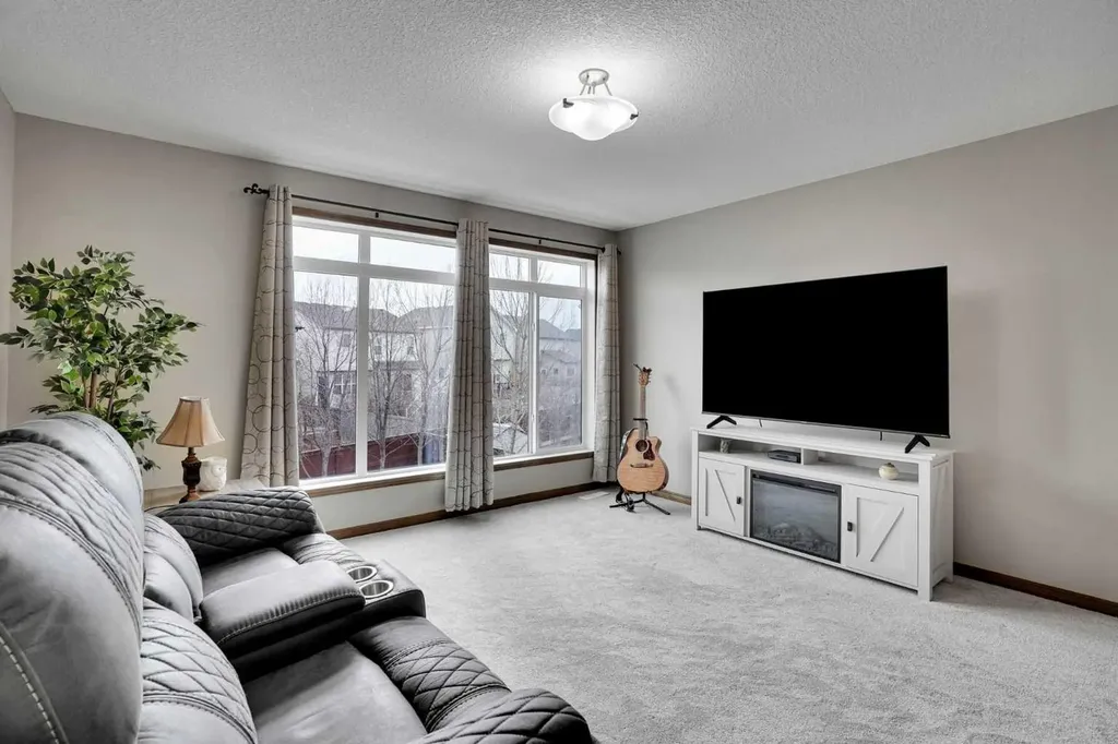 300 Coopers Hill SW Airdrie AB T4B 0S1