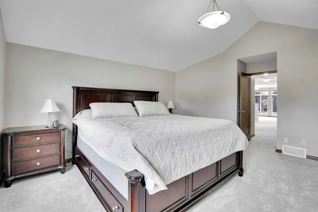 300 Coopers Hill SW Airdrie AB T4B 0S1