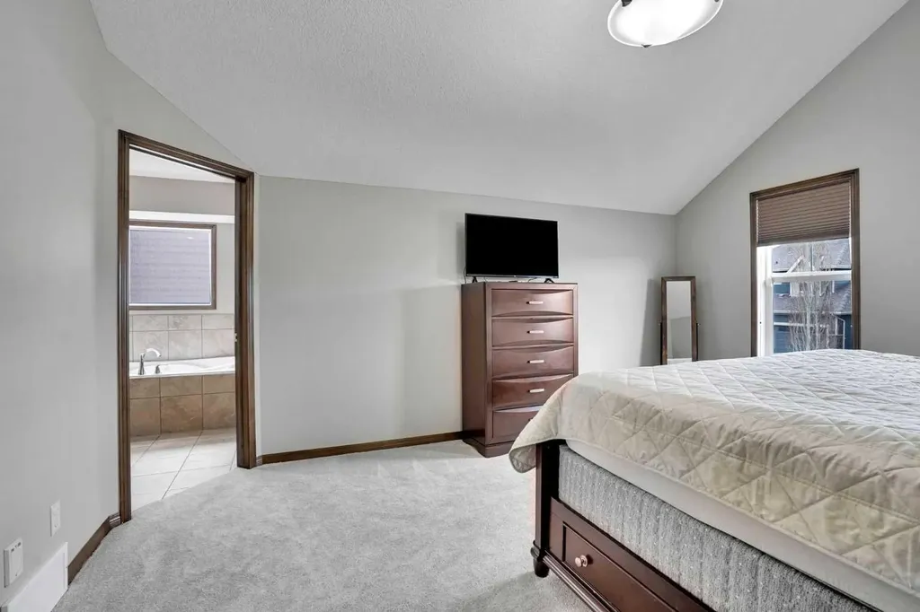 300 Coopers Hill SW Airdrie AB T4B 0S1