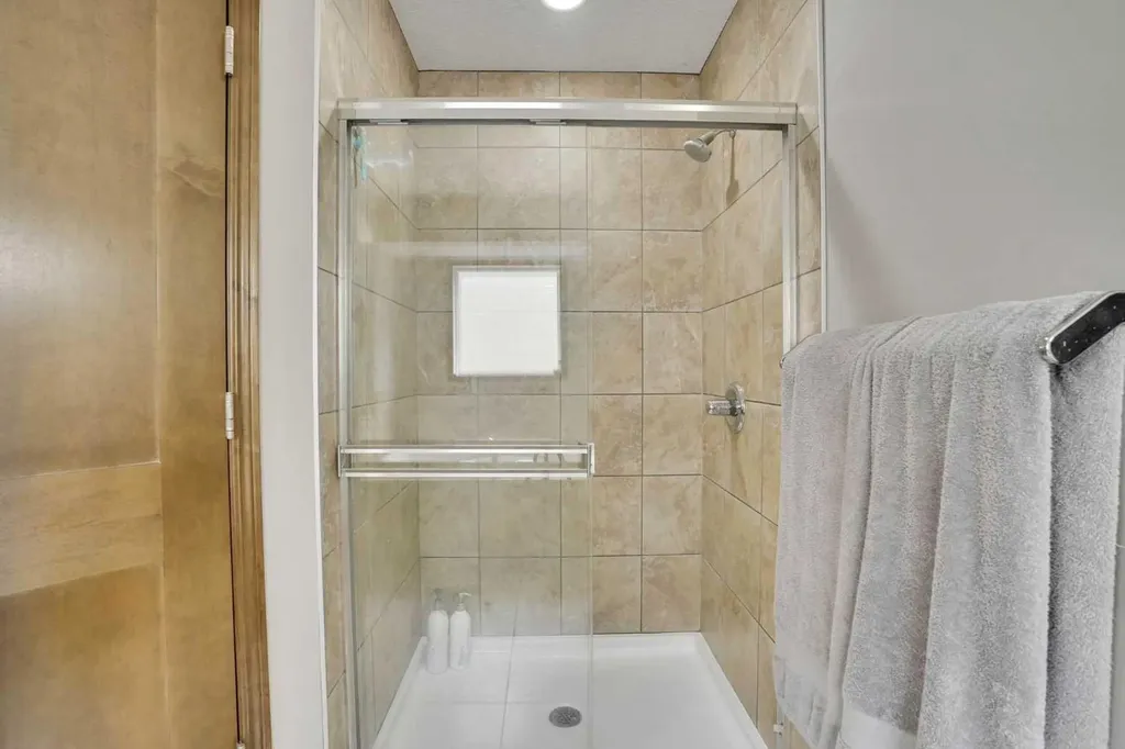 300 Coopers Hill SW Airdrie AB T4B 0S1