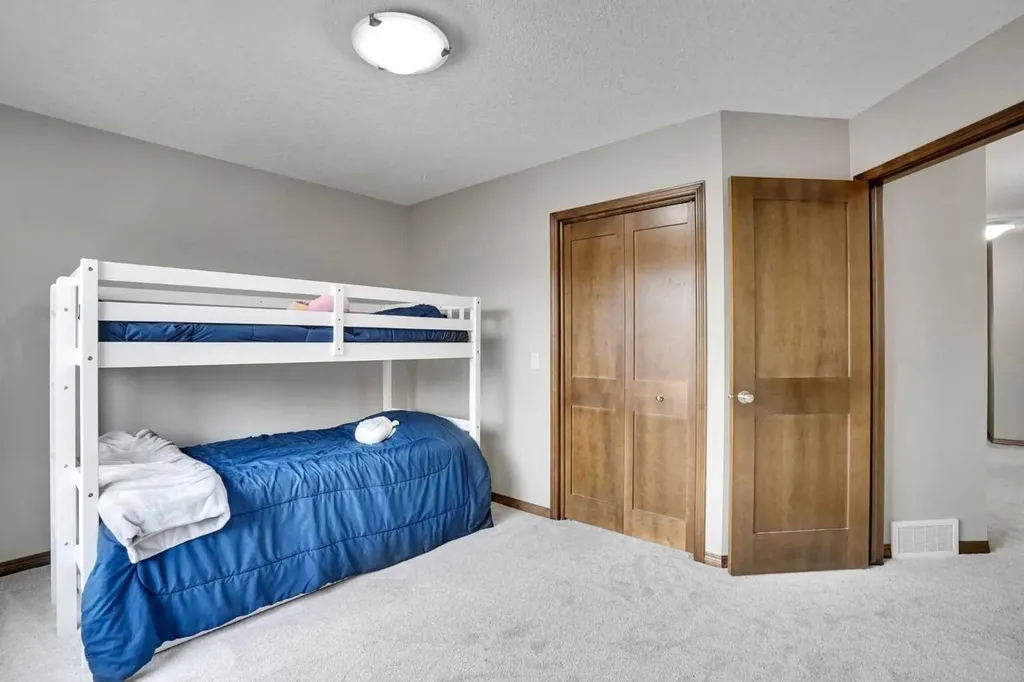 300 Coopers Hill SW Airdrie AB T4B 0S1