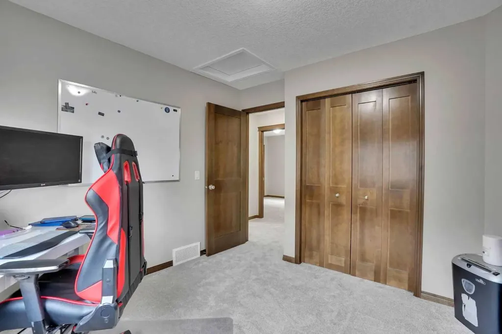 300 Coopers Hill SW Airdrie AB T4B 0S1