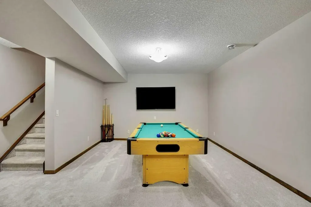 300 Coopers Hill SW Airdrie AB T4B 0S1