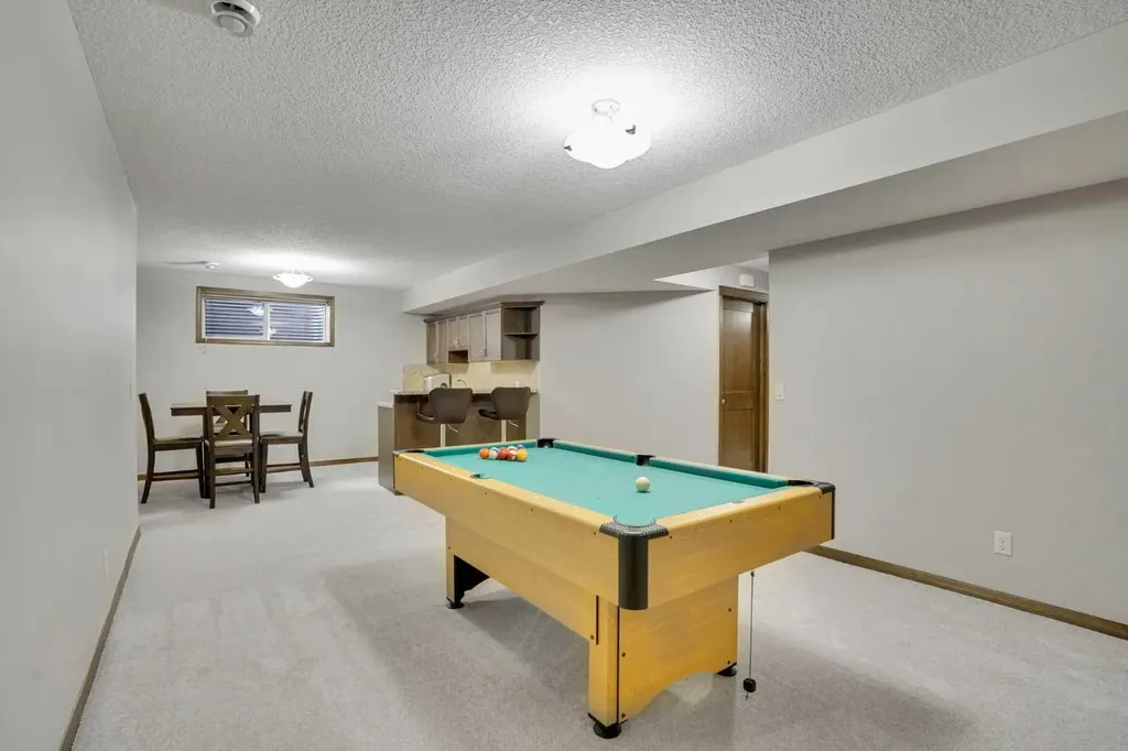 300 Coopers Hill SW Airdrie AB T4B 0S1