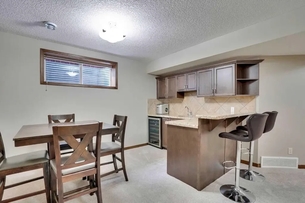 300 Coopers Hill SW Airdrie AB T4B 0S1