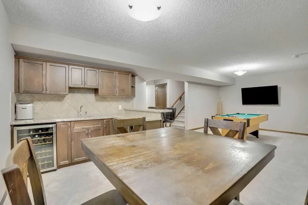 300 Coopers Hill SW Airdrie AB T4B 0S1