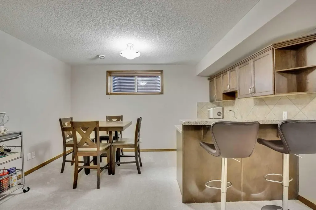 300 Coopers Hill SW Airdrie AB T4B 0S1