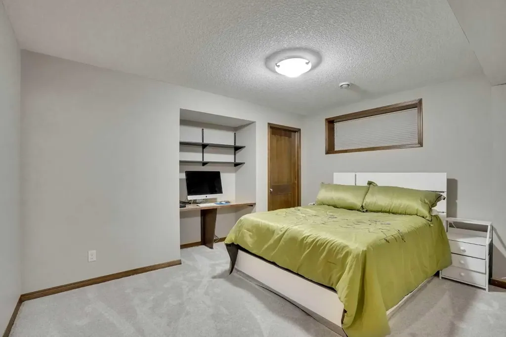 300 Coopers Hill SW Airdrie AB T4B 0S1