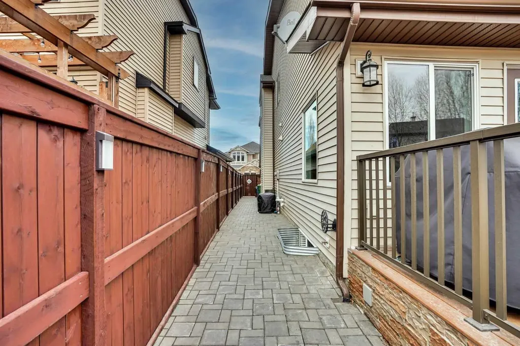 300 Coopers Hill SW Airdrie AB T4B 0S1