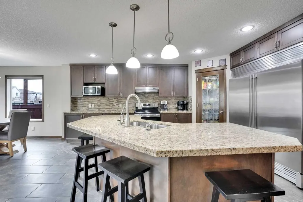 300 Coopers Hill SW Airdrie AB T4B 0S1
