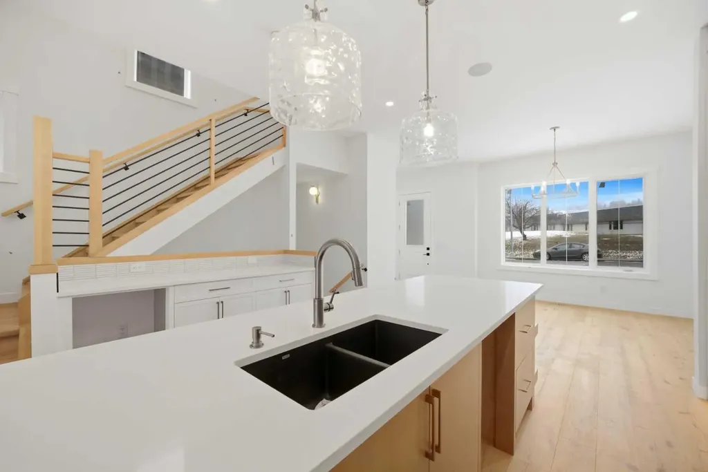 4711 19 Avenue NW Calgary AB T3B0S5