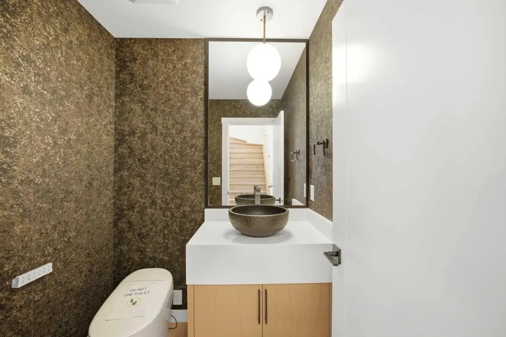 4711 19 Avenue NW Calgary AB T3B0S5