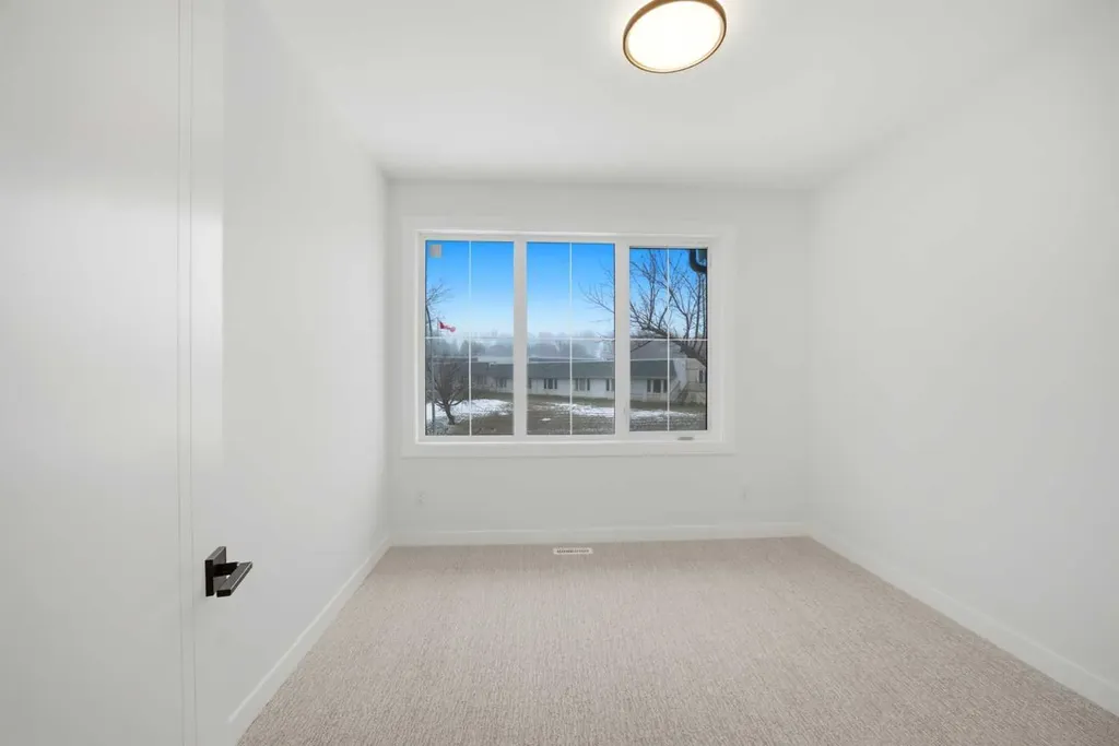 4711 19 Avenue NW Calgary AB T3B0S5