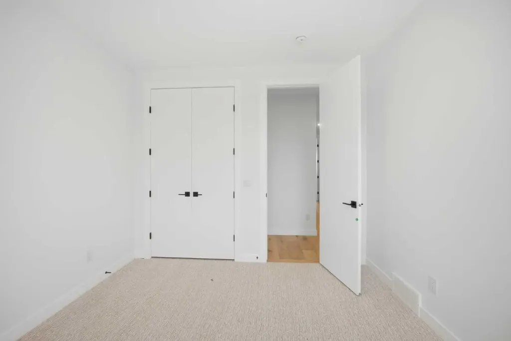 4711 19 Avenue NW Calgary AB T3B0S5