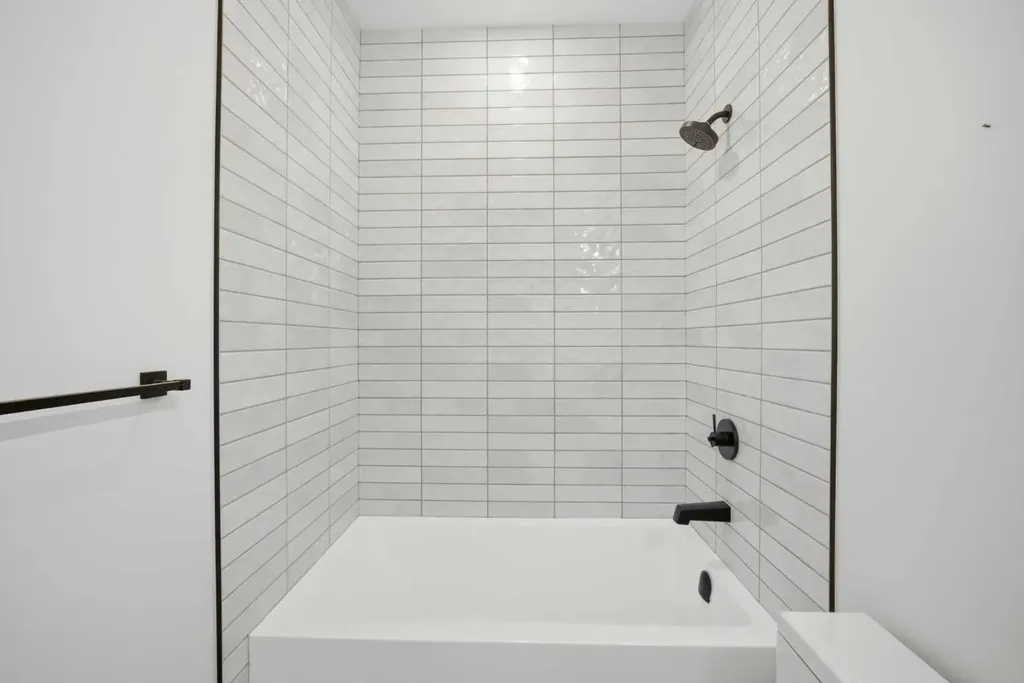 4711 19 Avenue NW Calgary AB T3B0S5