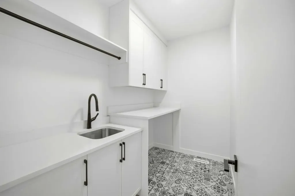 4711 19 Avenue NW Calgary AB T3B0S5
