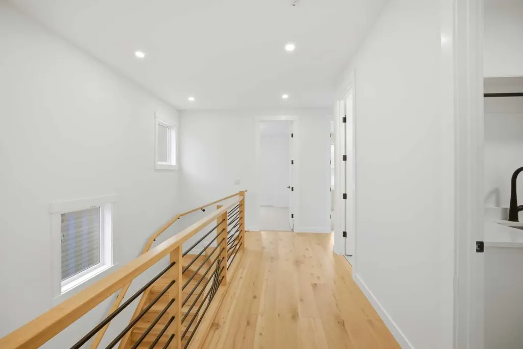 4711 19 Avenue NW Calgary AB T3B0S5