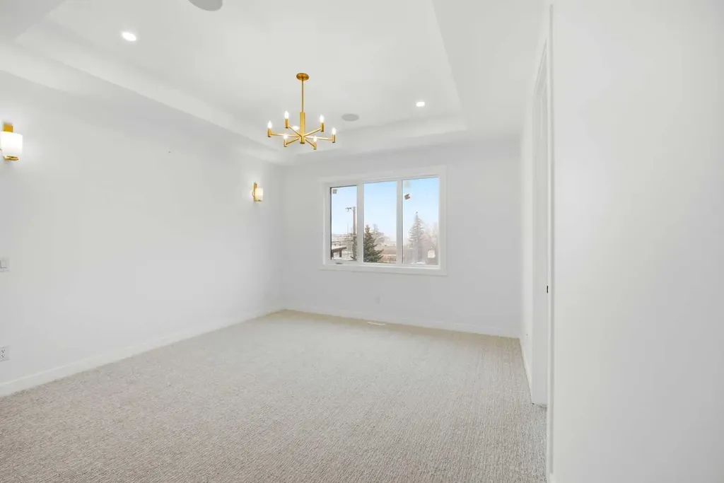 4711 19 Avenue NW Calgary AB T3B0S5