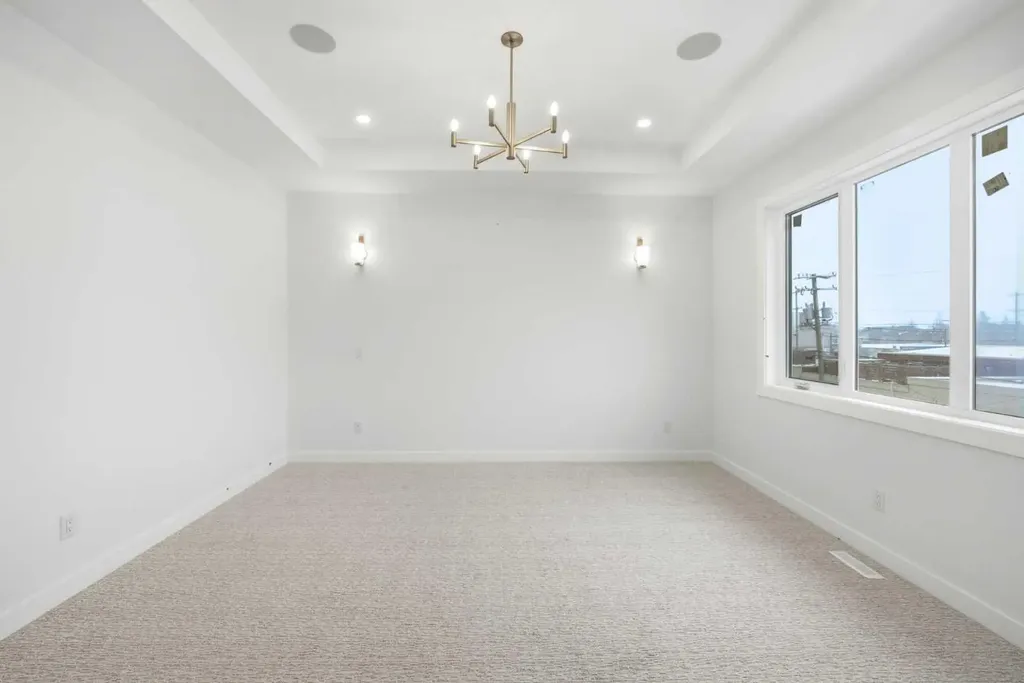 4711 19 Avenue NW Calgary AB T3B0S5