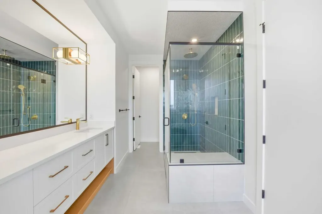 4711 19 Avenue NW Calgary AB T3B0S5