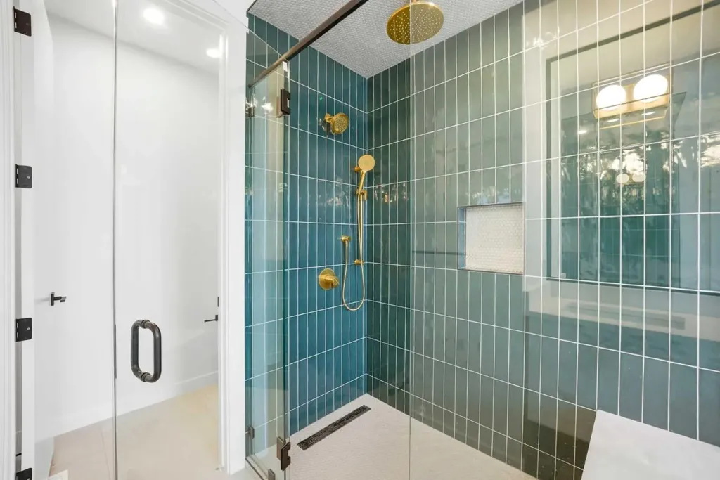 4711 19 Avenue NW Calgary AB T3B0S5