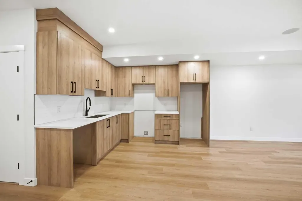 4711 19 Avenue NW Calgary AB T3B0S5