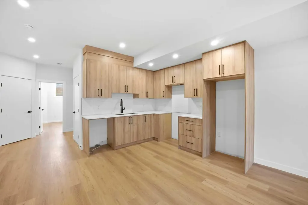 4711 19 Avenue NW Calgary AB T3B0S5