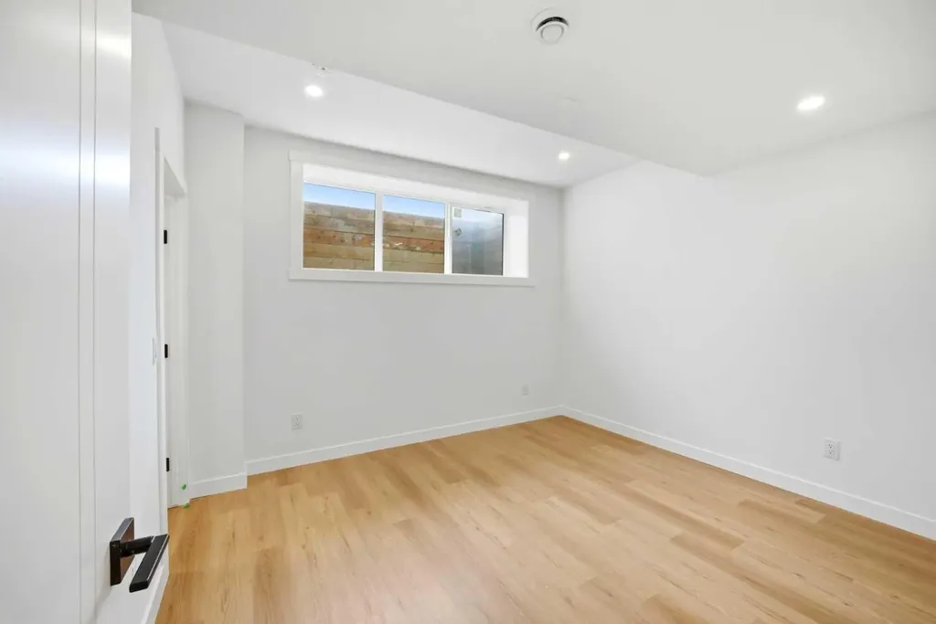 4711 19 Avenue NW Calgary AB T3B0S5