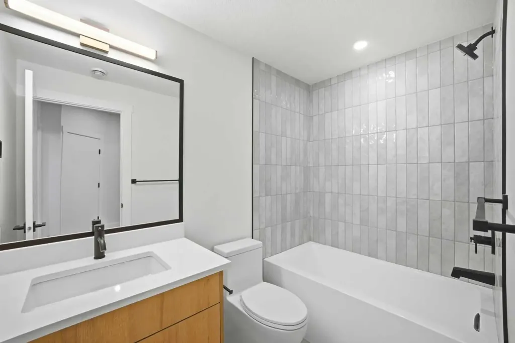 4711 19 Avenue NW Calgary AB T3B0S5