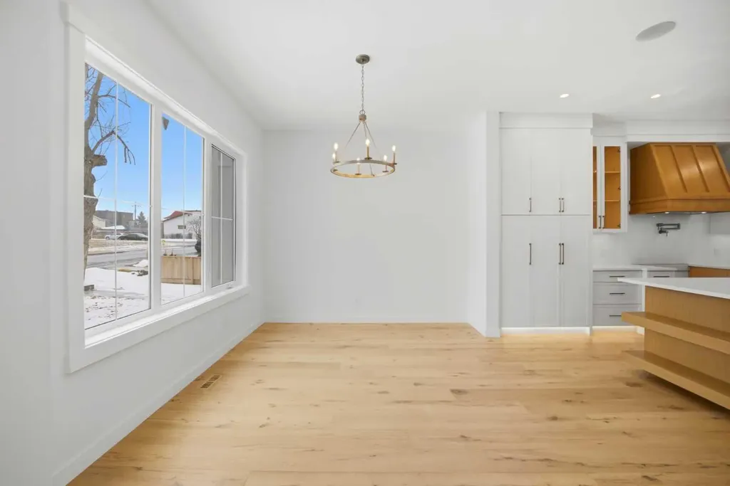 4711 19 Avenue NW Calgary AB T3B0S5