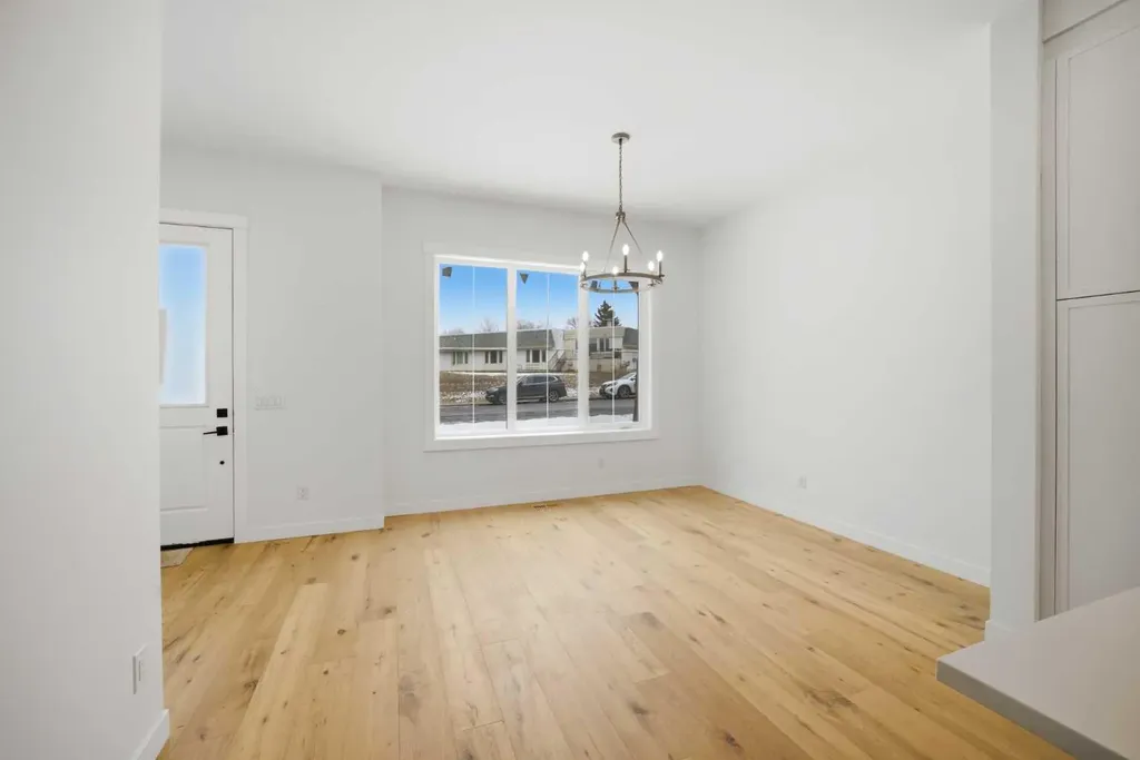 4711 19 Avenue NW Calgary AB T3B0S5