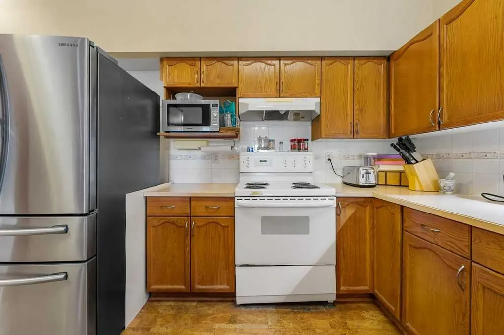 200 Lincoln Way SW Calgary AB T3E 7G7