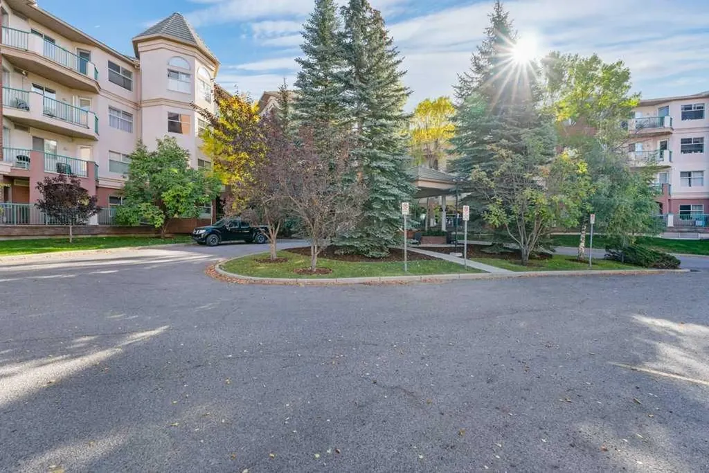 200 Lincoln Way SW Calgary AB T3E 7G7
