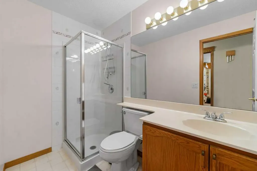 200 Lincoln Way SW Calgary AB T3E 7G7