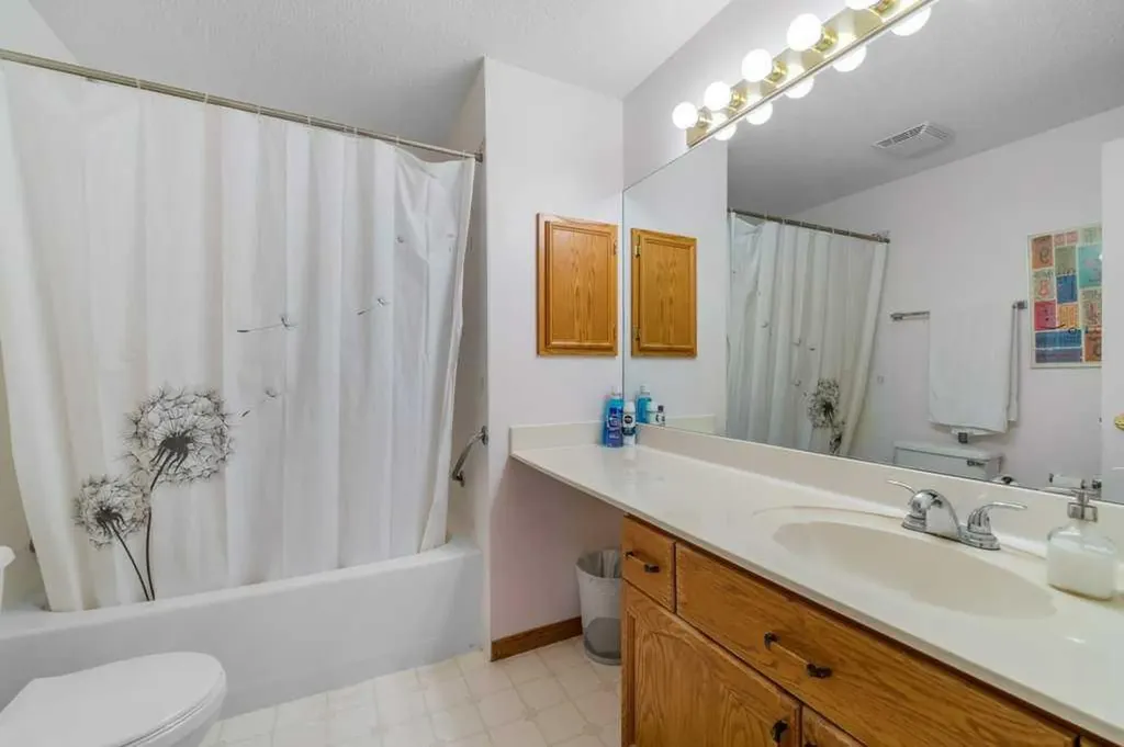 200 Lincoln Way SW Calgary AB T3E 7G7