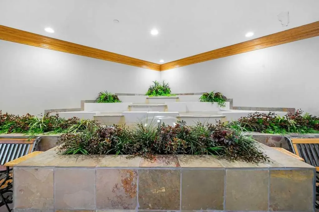200 Lincoln Way SW Calgary AB T3E 7G7