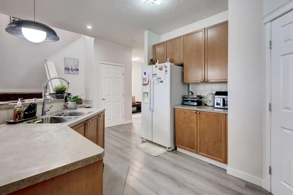 52 Bridlemeadows Common SW Calgary AB T2Y 4V4