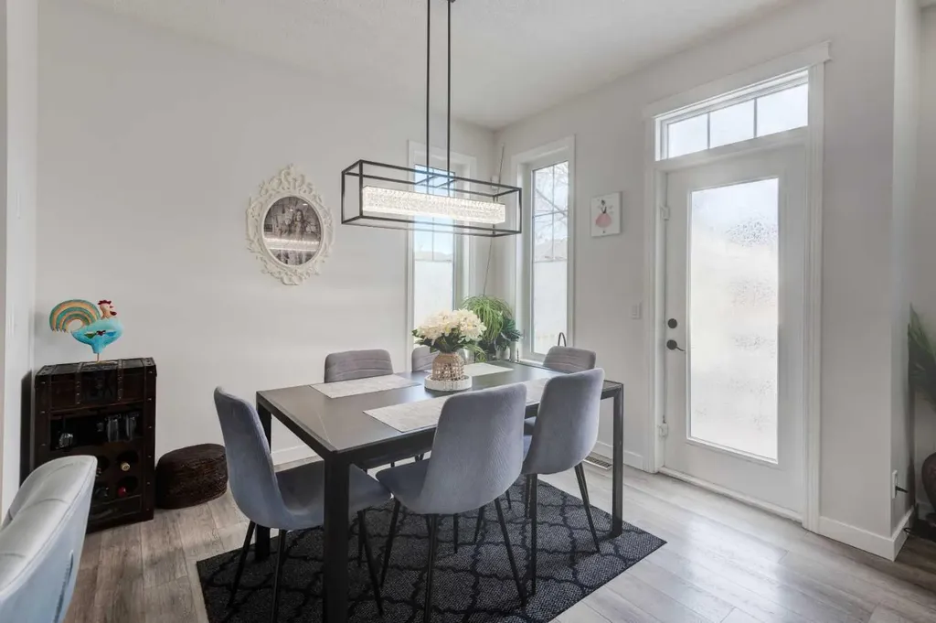 52 Bridlemeadows Common SW Calgary AB T2Y 4V4