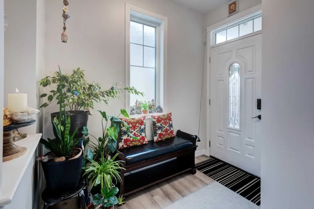 52 Bridlemeadows Common SW Calgary AB T2Y 4V4