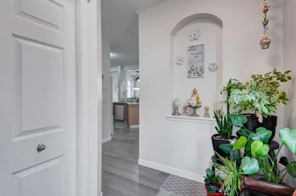 52 Bridlemeadows Common SW Calgary AB T2Y 4V4
