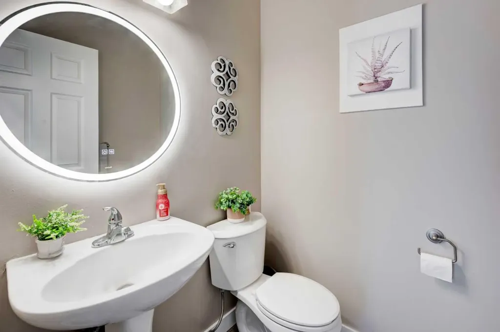 52 Bridlemeadows Common SW Calgary AB T2Y 4V4