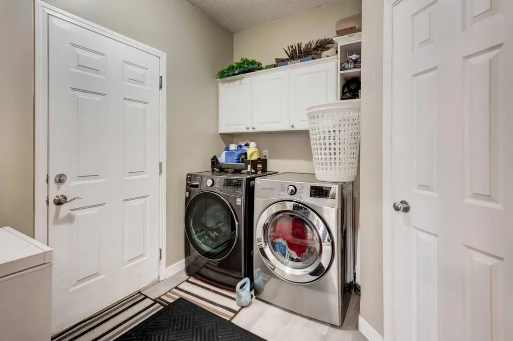 52 Bridlemeadows Common SW Calgary AB T2Y 4V4
